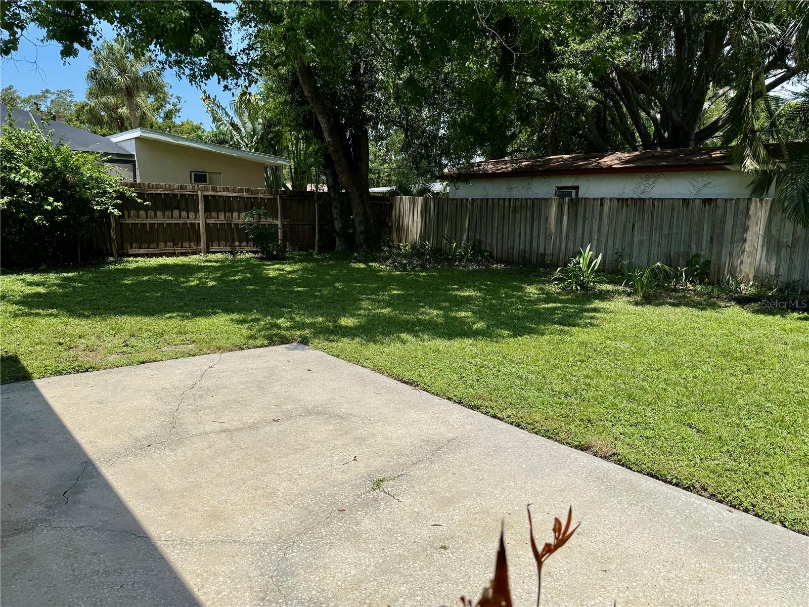 Listing photo id 33 for 4105 Oakellar Avenue