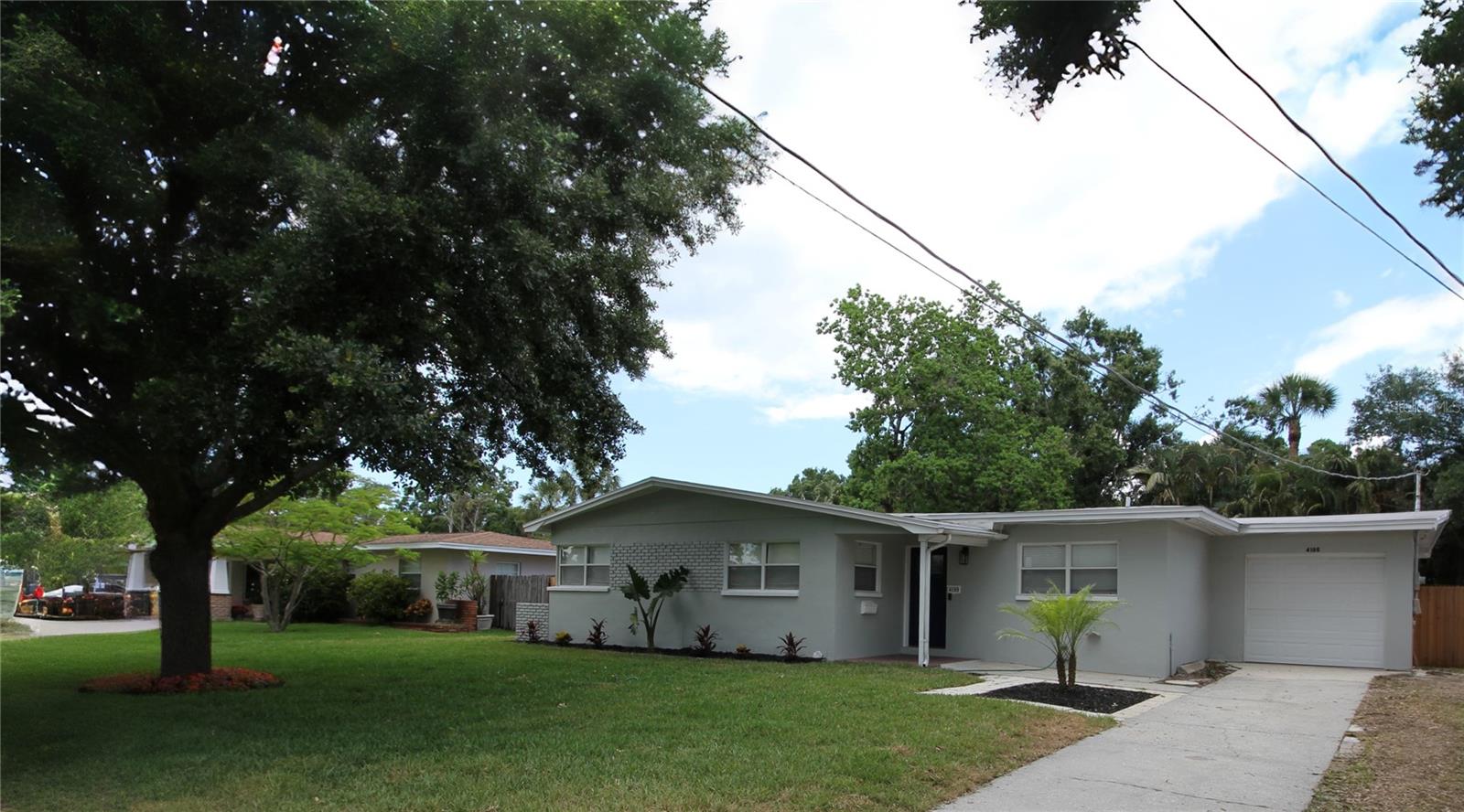 Listing photo id 2 for 4105 Oakellar Avenue