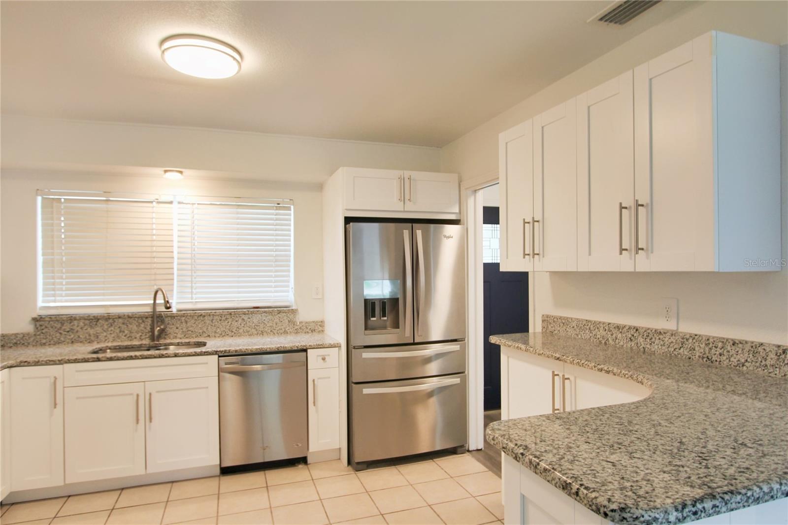 Listing photo id 5 for 4105 Oakellar Avenue
