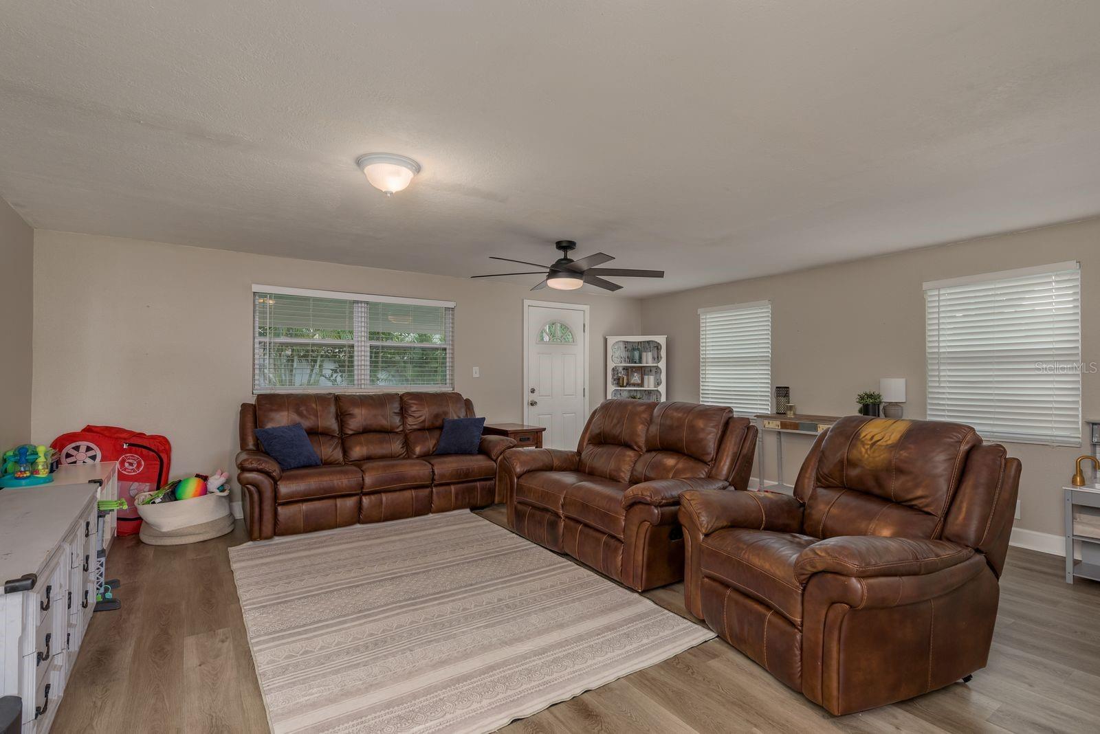 Image 14 of 38 For 11991 104th Avenue