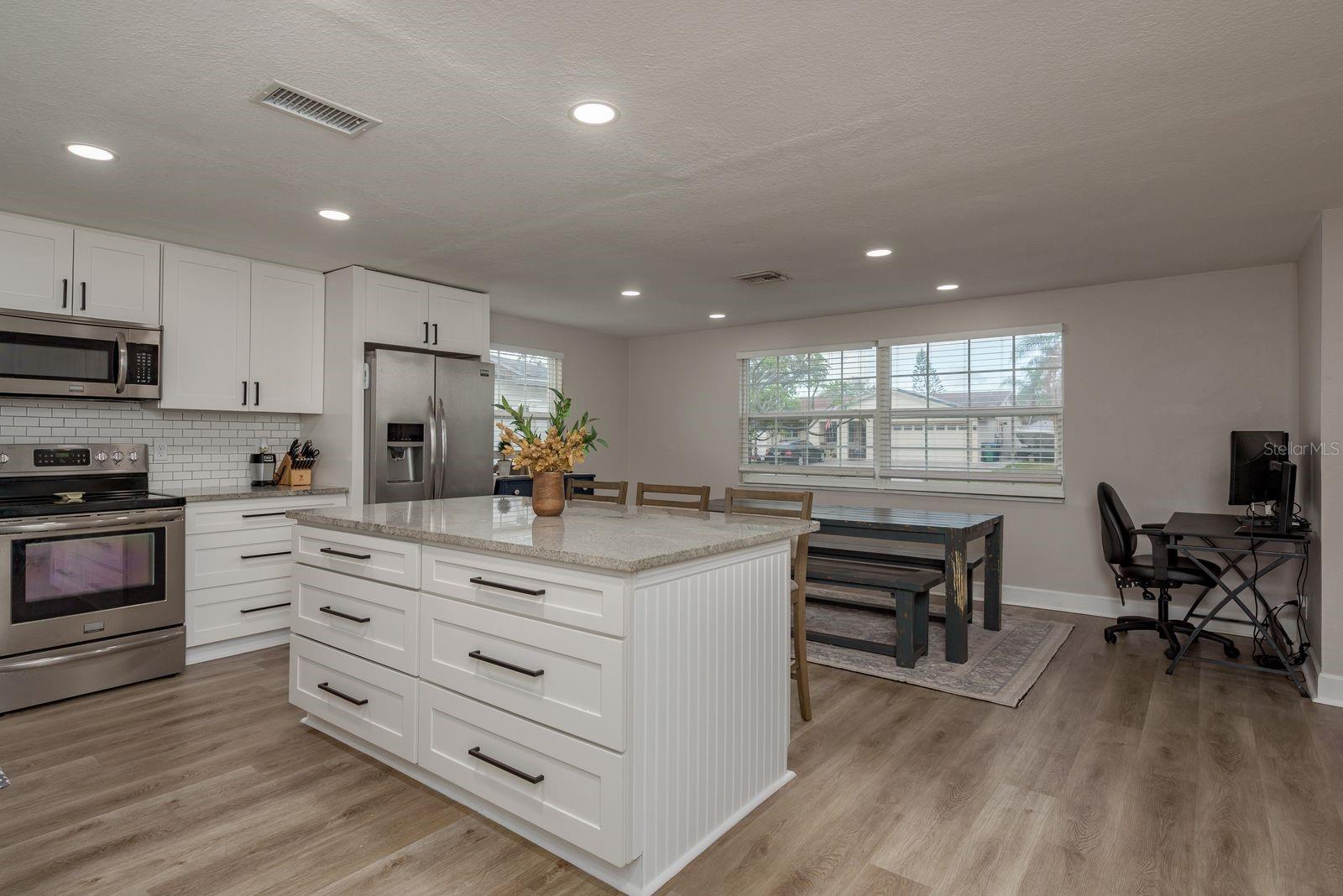Image 17 of 38 For 11991 104th Avenue