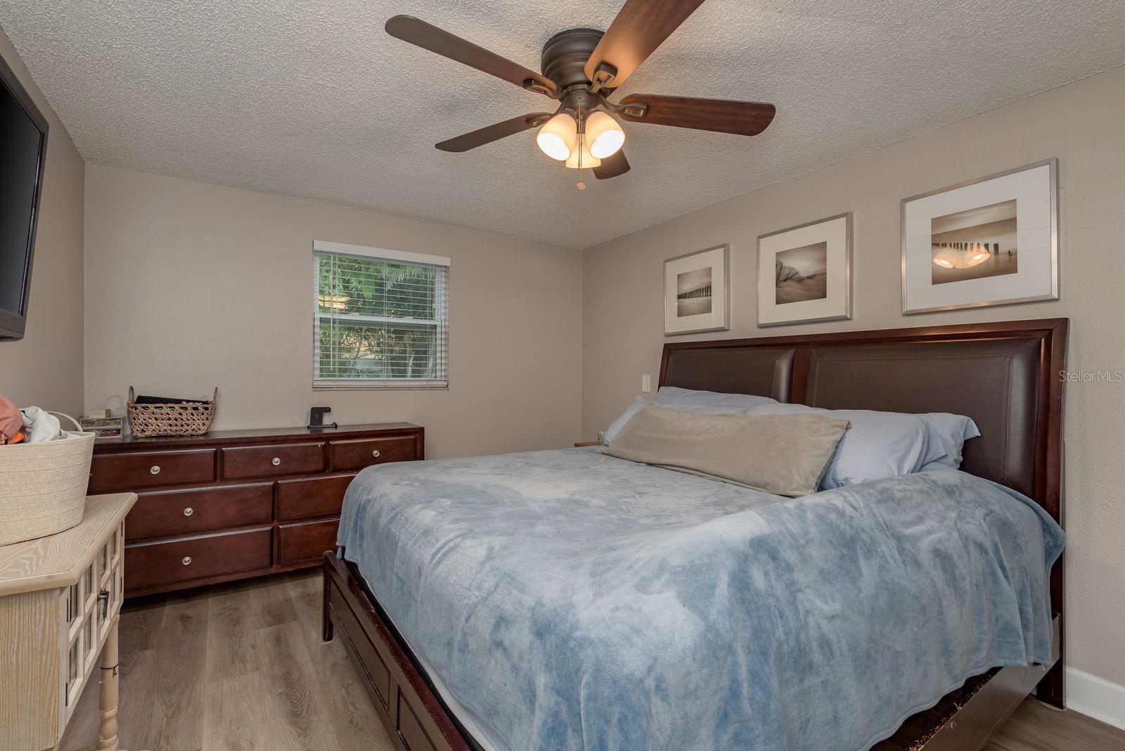 Image 6 of 38 For 11991 104th Avenue