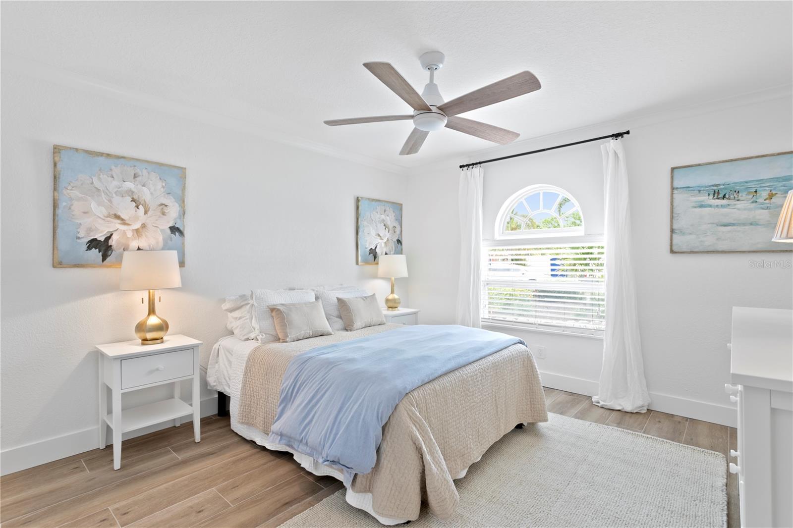 Image 37 of 52 For 7060 Shore Drive S