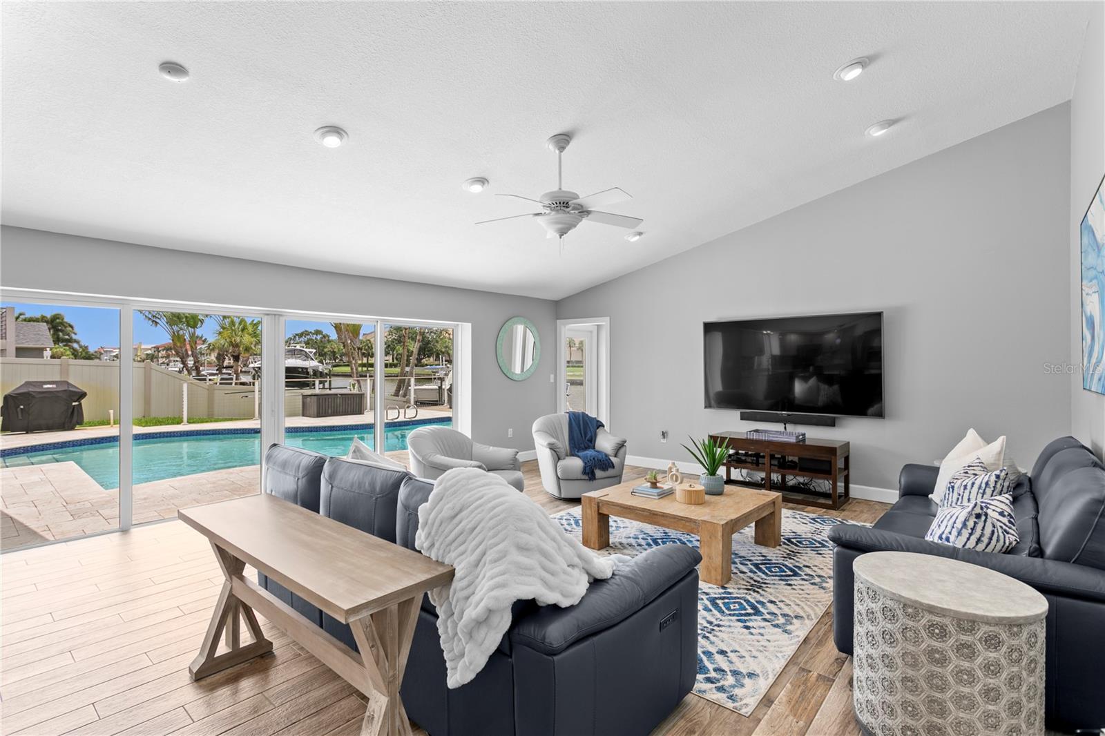 Image 14 of 83 For 2773 Seabreeze Drive S