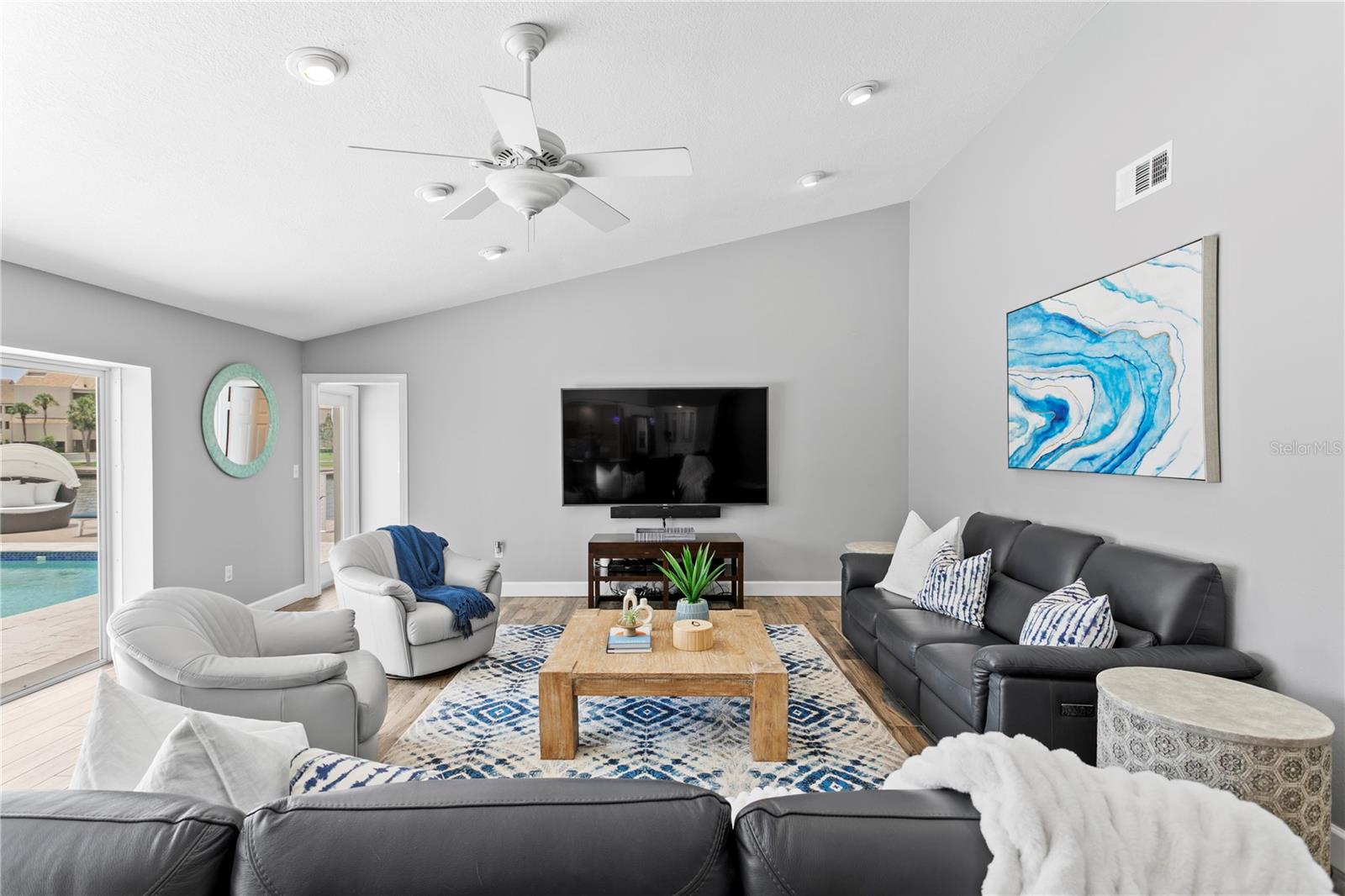 Image 17 of 83 For 2773 Seabreeze Drive S