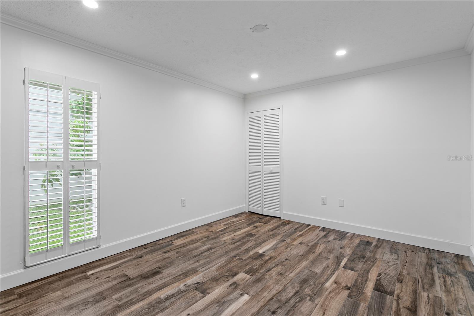 Image 21 of 83 For 2773 Seabreeze Drive S