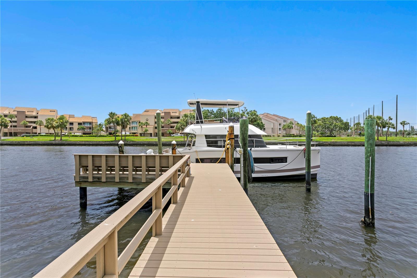 Image 30 of 83 For 2773 Seabreeze Drive S