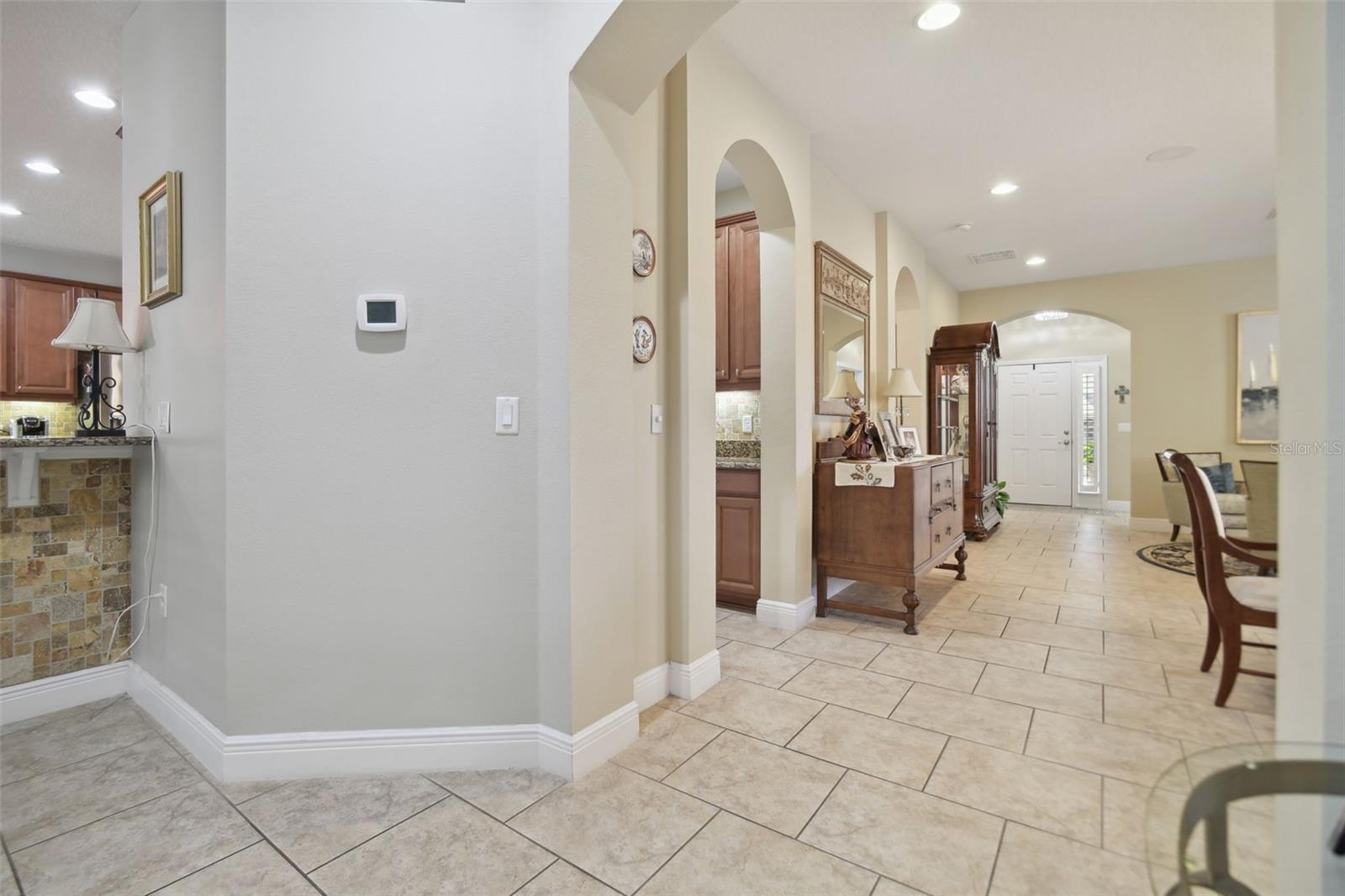 Listing photo id 10 for 1116 Hillandale Reserve Drive