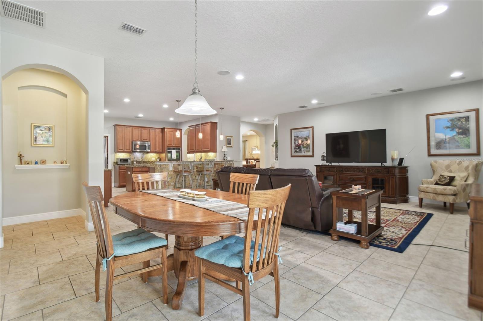Listing photo id 16 for 1116 Hillandale Reserve Drive