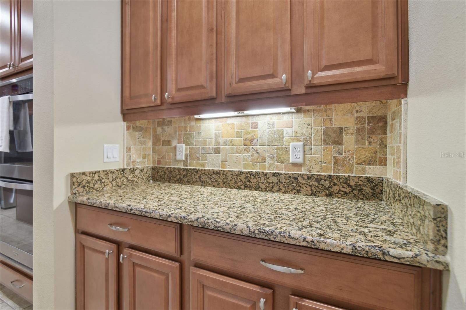 Listing photo id 21 for 1116 Hillandale Reserve Drive