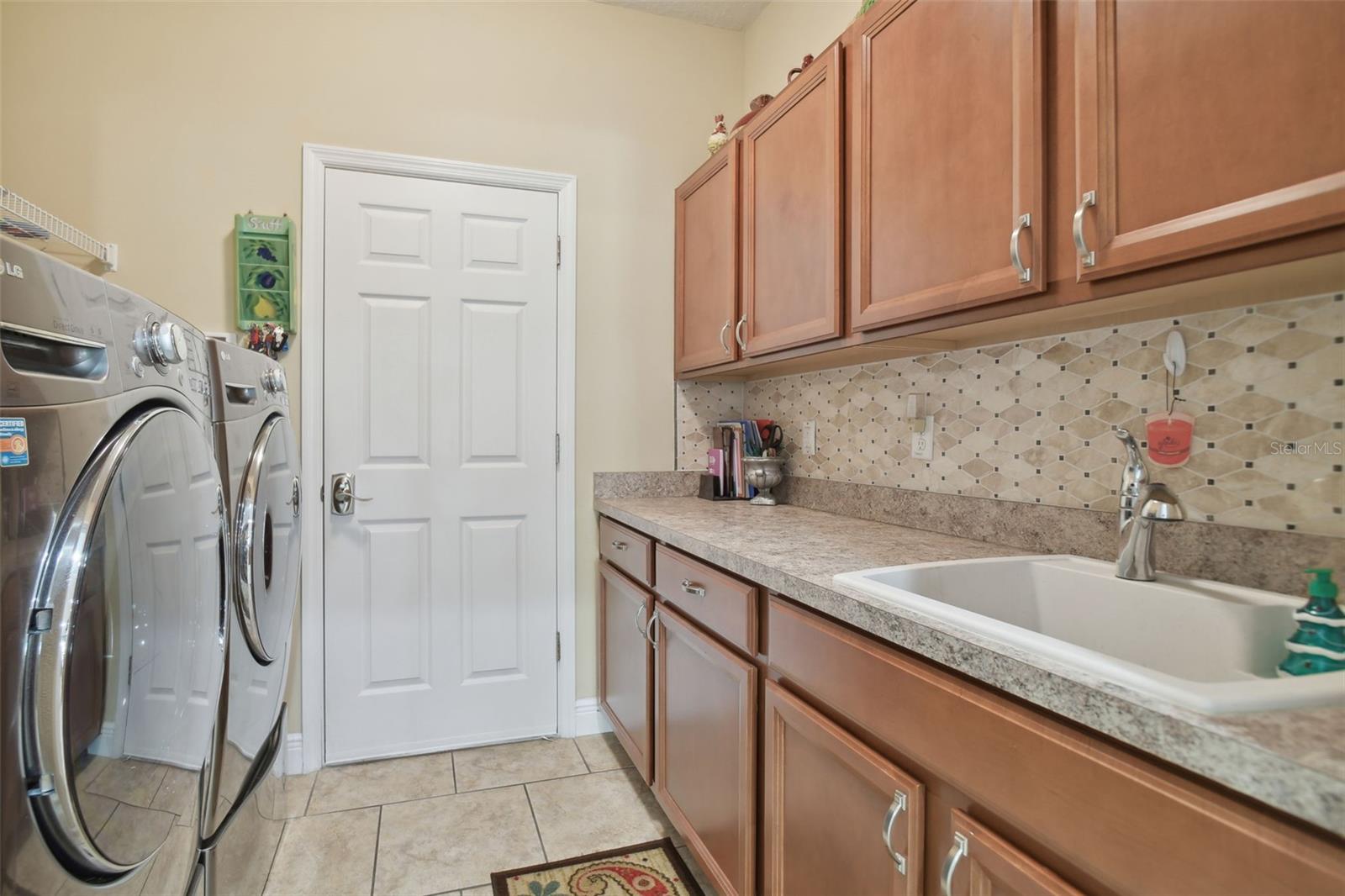 Listing photo id 23 for 1116 Hillandale Reserve Drive