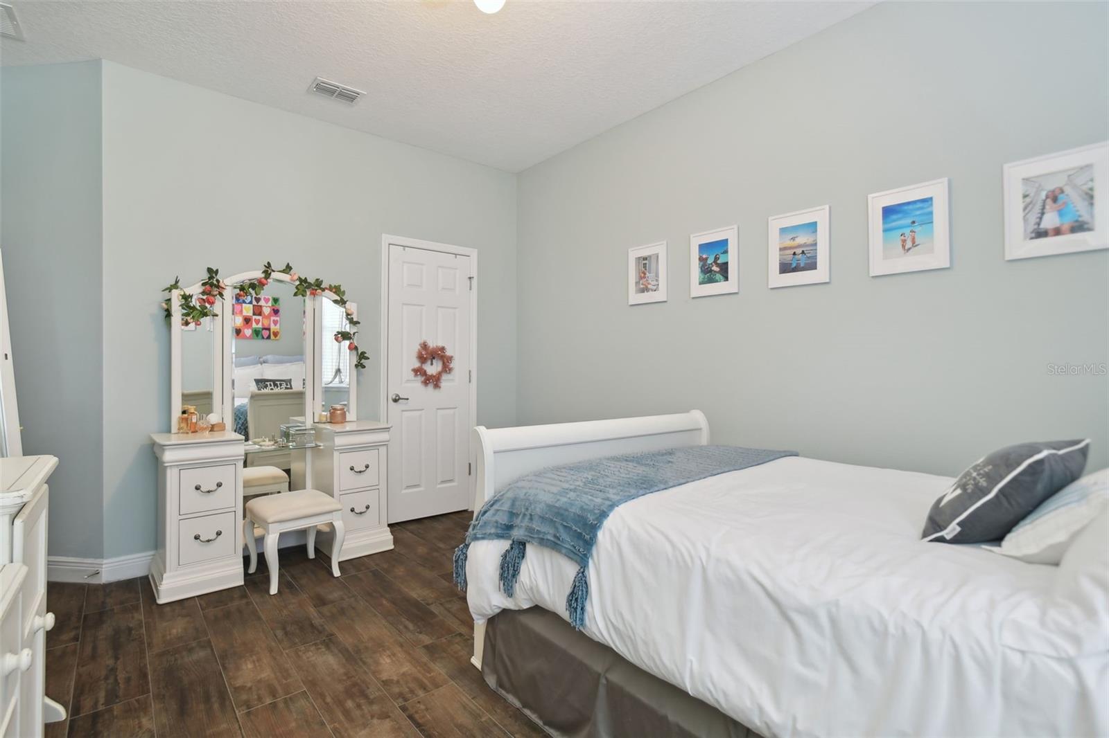 Listing photo id 30 for 1116 Hillandale Reserve Drive
