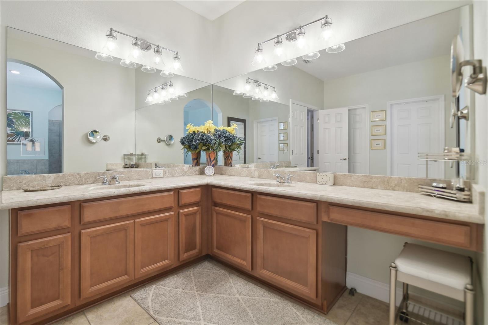 Listing photo id 34 for 1116 Hillandale Reserve Drive