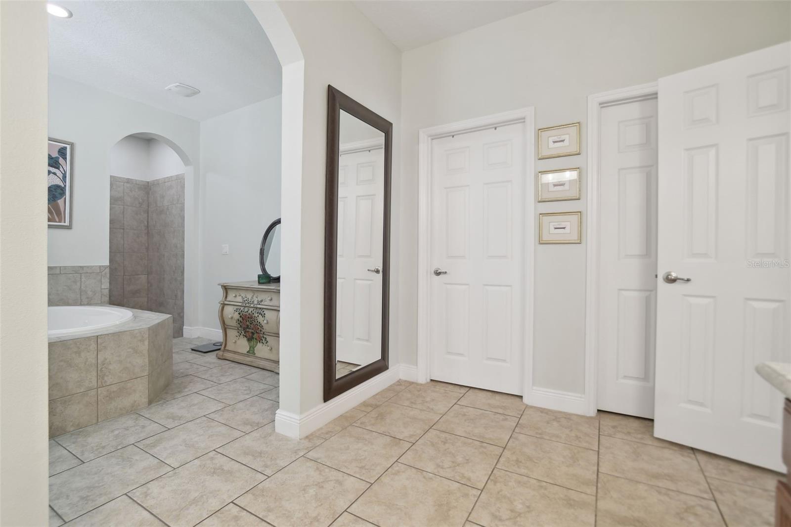 Listing photo id 35 for 1116 Hillandale Reserve Drive