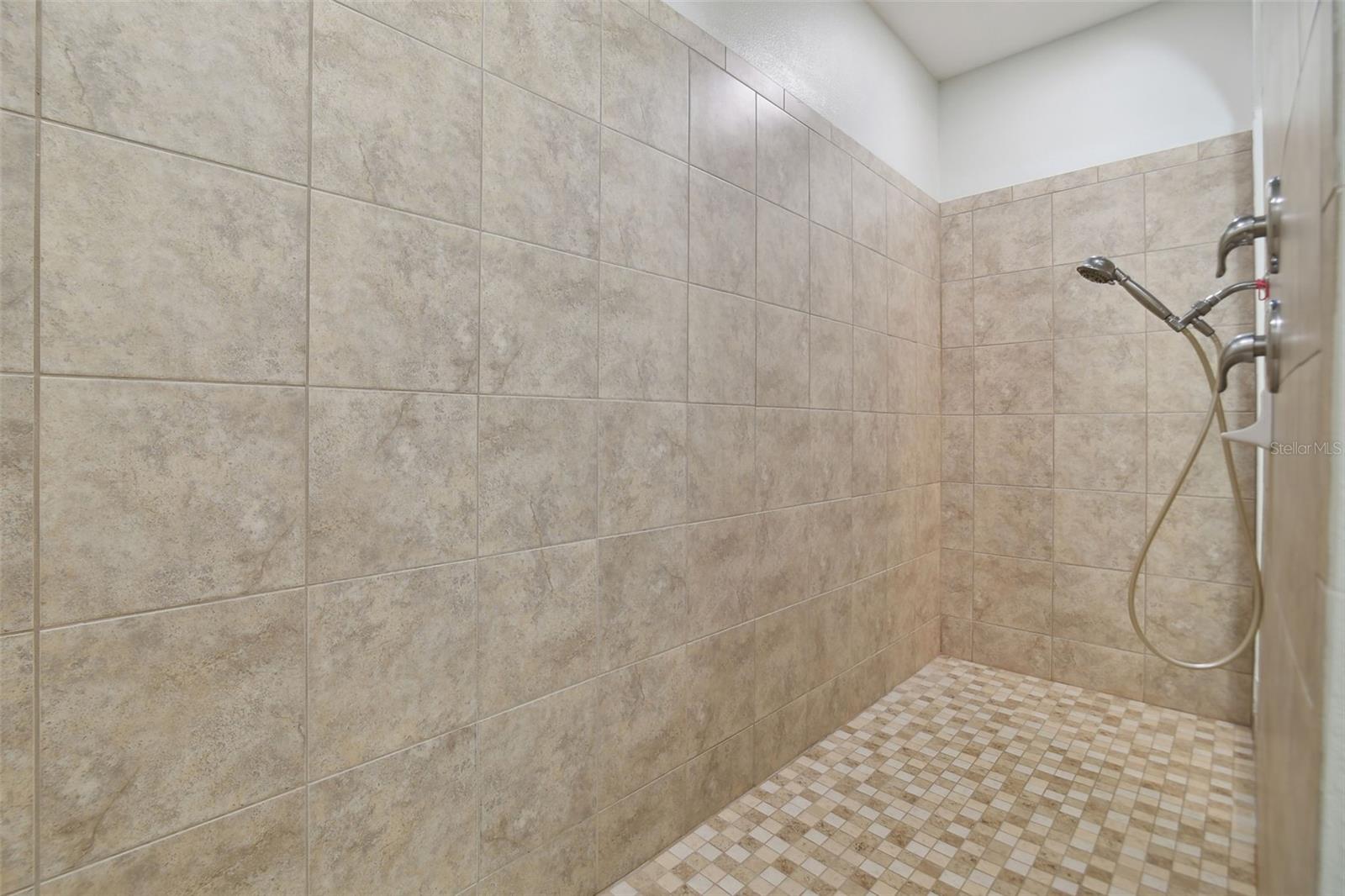 Listing photo id 37 for 1116 Hillandale Reserve Drive