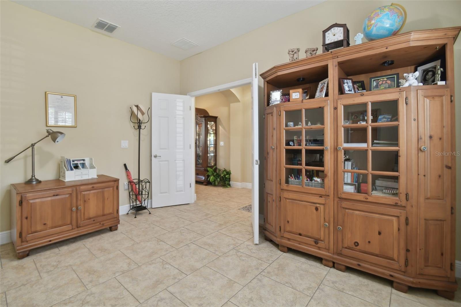 Listing photo id 4 for 1116 Hillandale Reserve Drive
