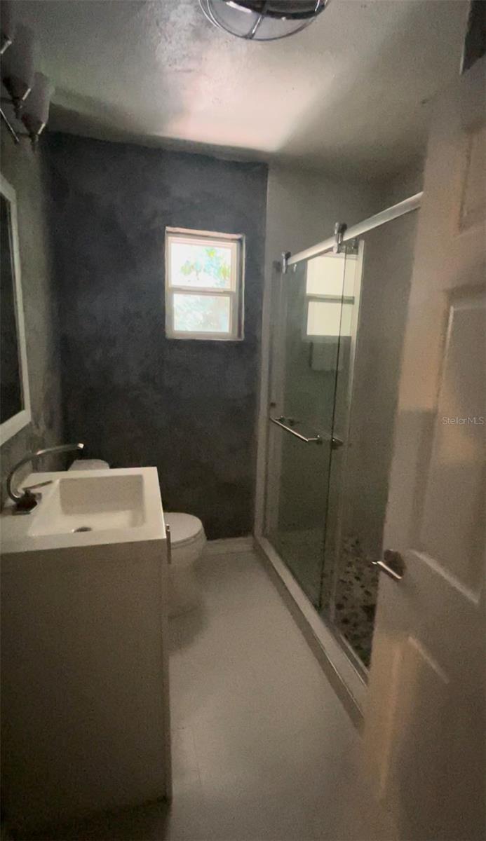 Image 4 of 9 For 807 Elm Street