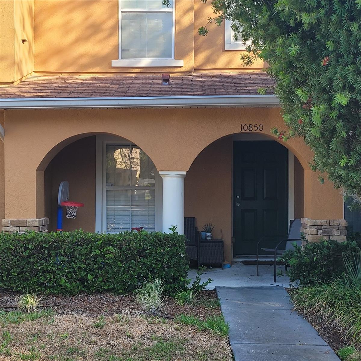 Listing Details for 10850 Lake Saint Charles Boulevard, RIVERVIEW, FL 33578