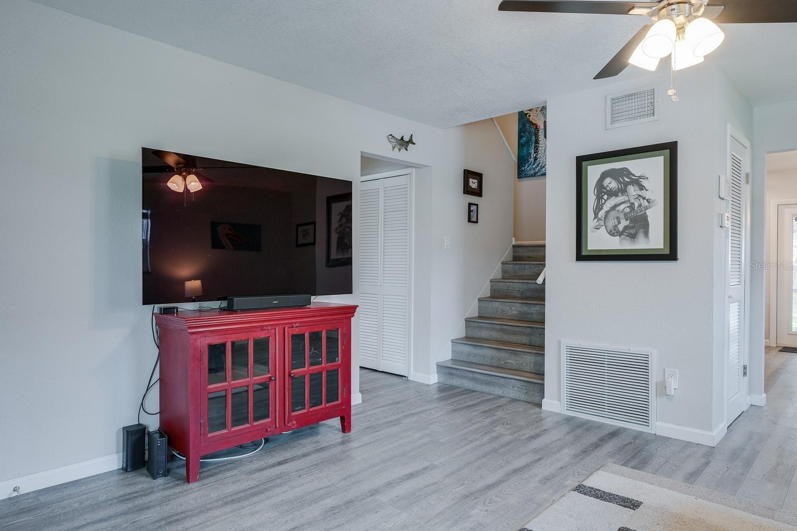 Image 6 of 28 For 4228 37th Avenue N