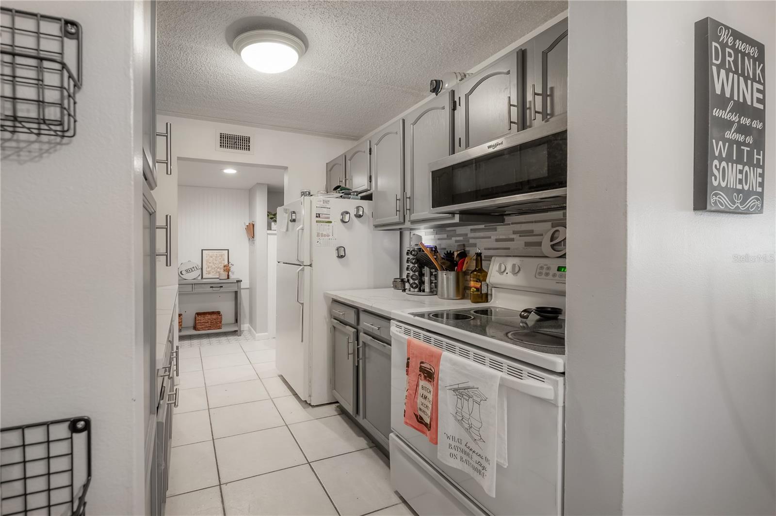 Image 5 of 22 For 3325 Bayshore Boulevard F14