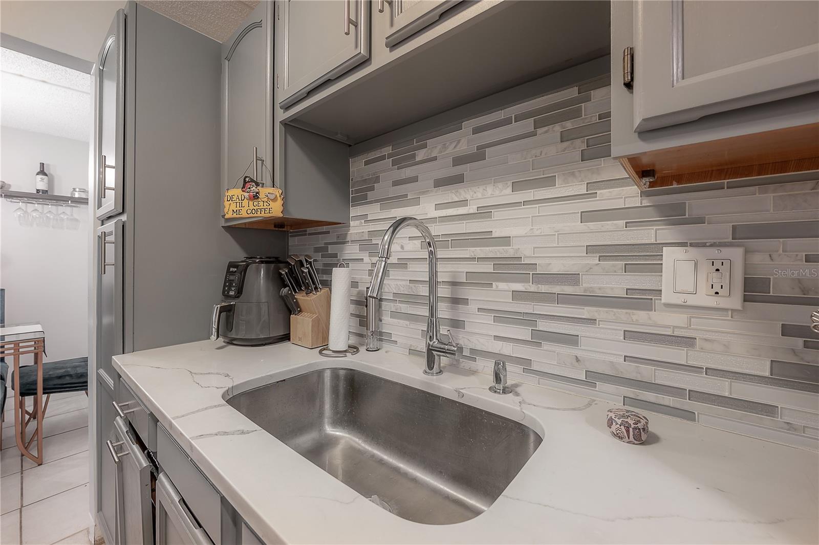 Image 6 of 22 For 3325 Bayshore Boulevard F14