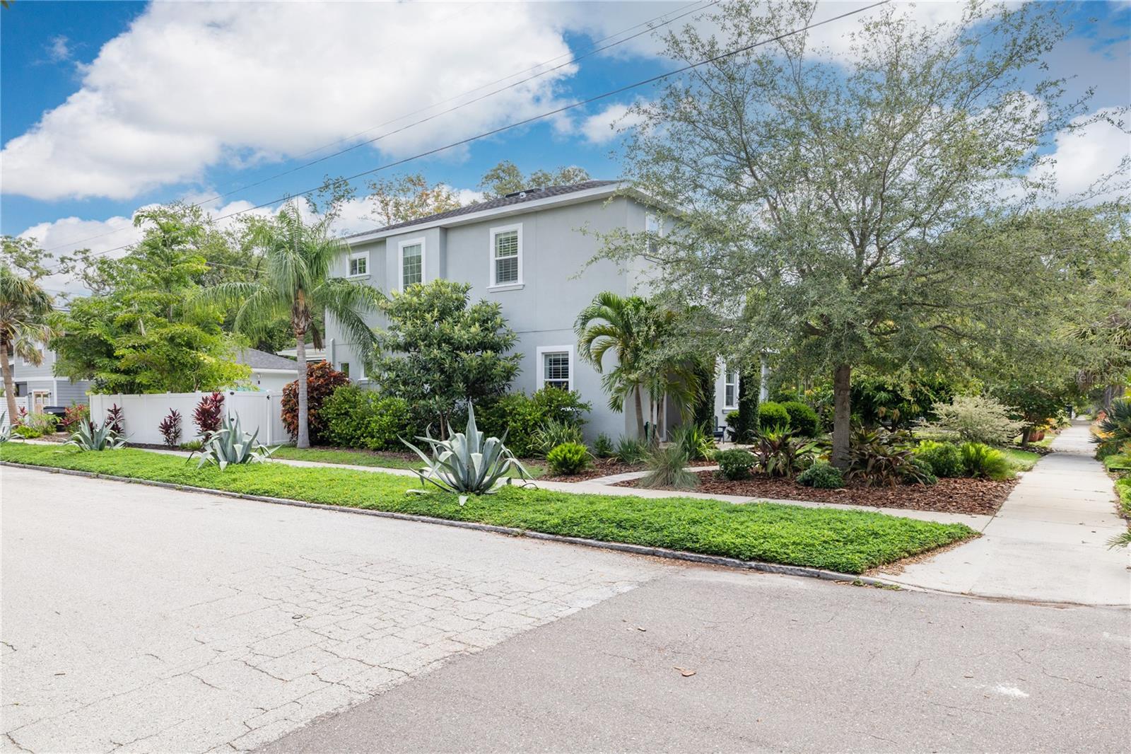 Image 4 of 48 For 795 26th Avenue N