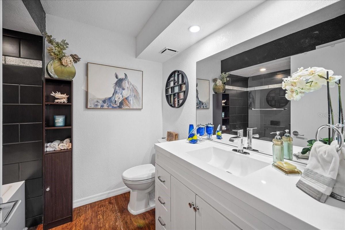 Image 17 of 61 For 1120 Shore Drive Ne 802