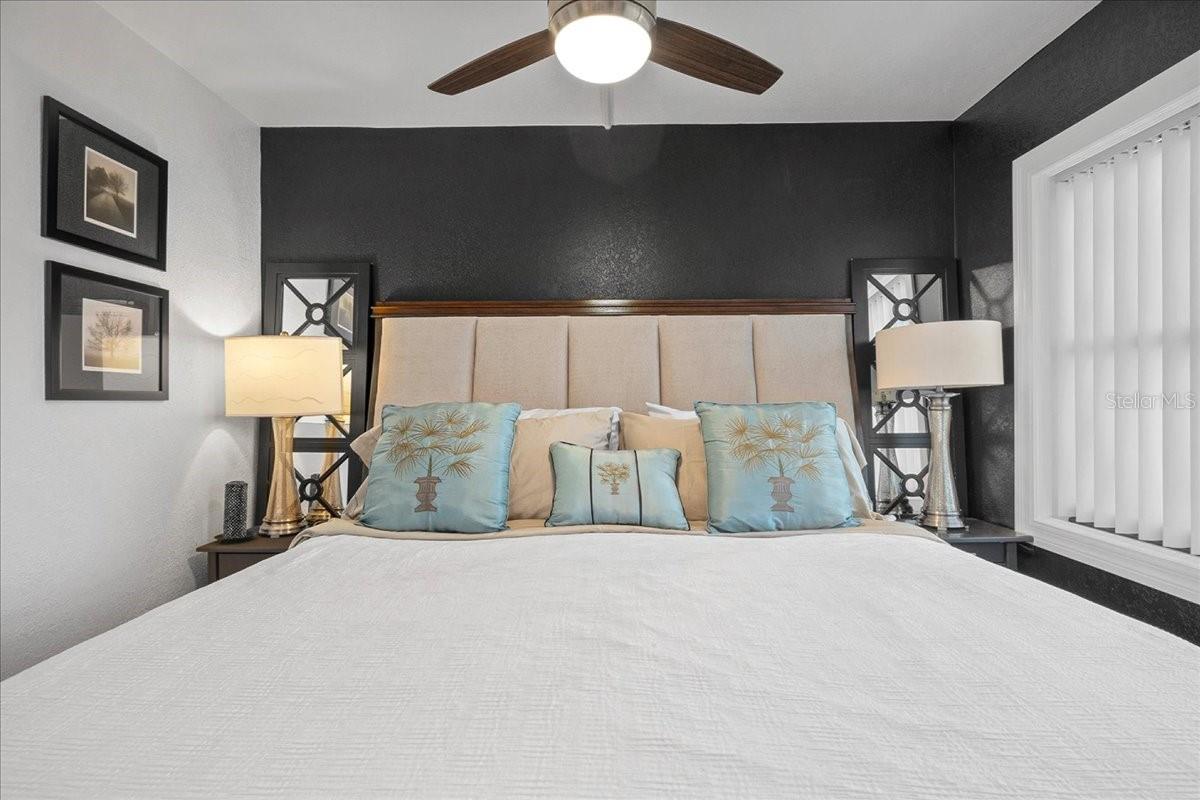 Image 21 of 61 For 1120 Shore Drive Ne 802