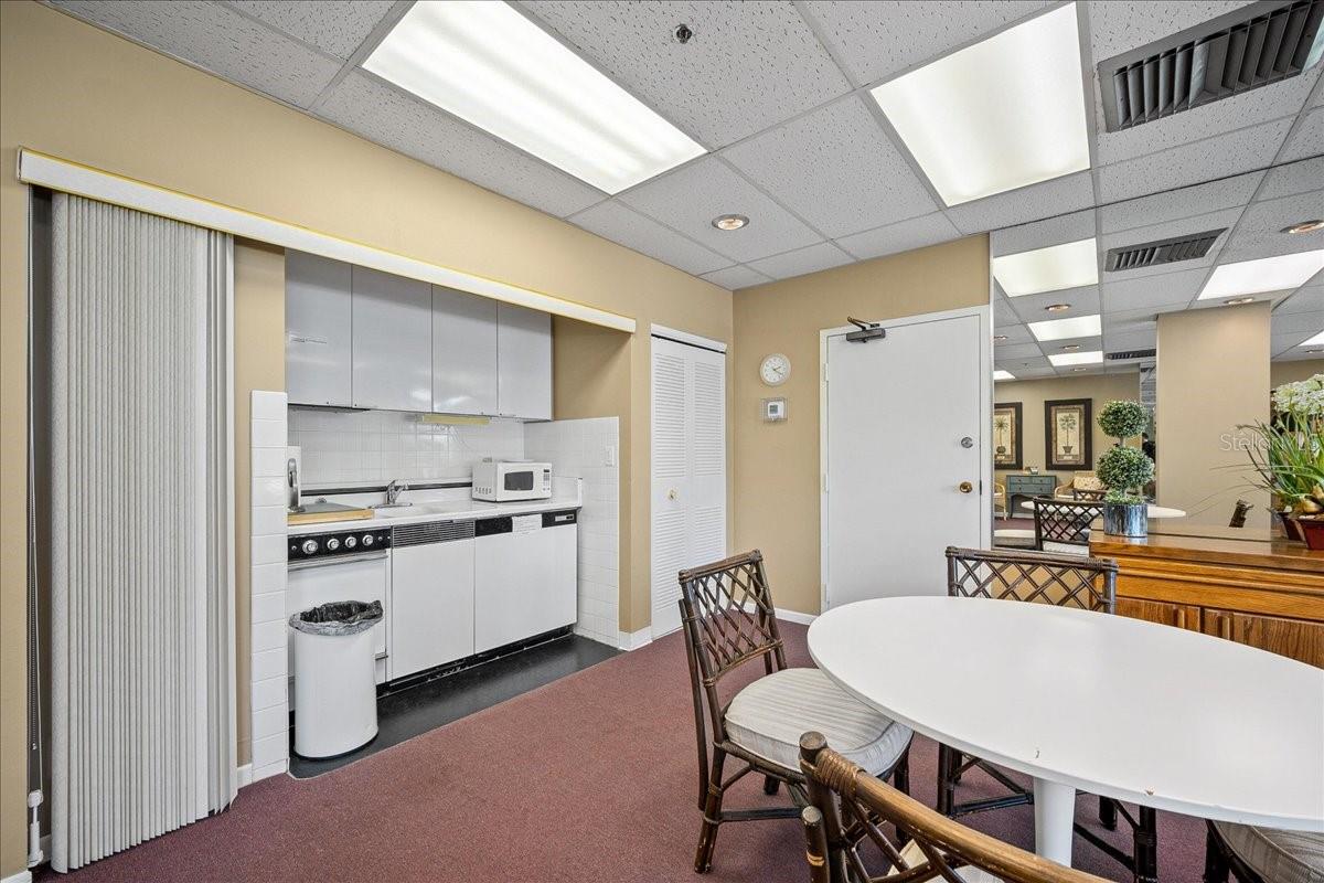 Image 38 of 61 For 1120 Shore Drive Ne 802