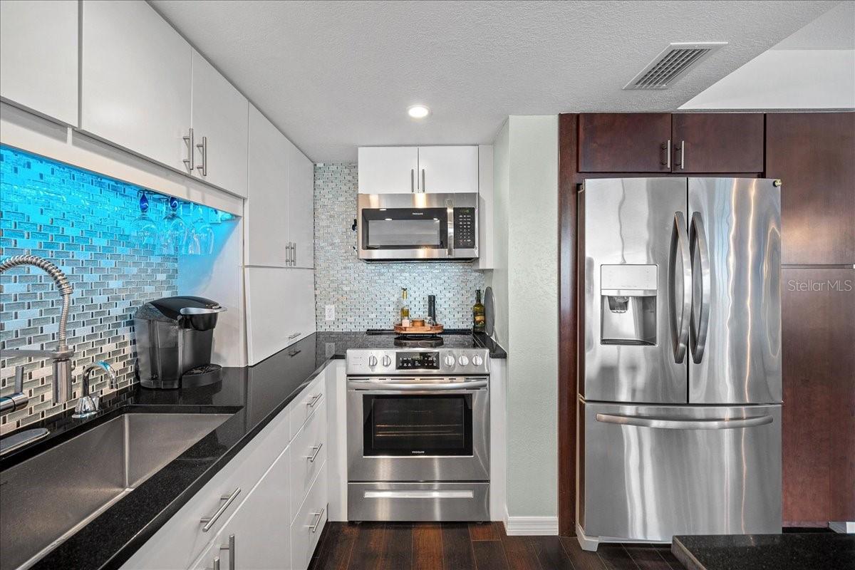 Image 4 of 61 For 1120 Shore Drive Ne 802