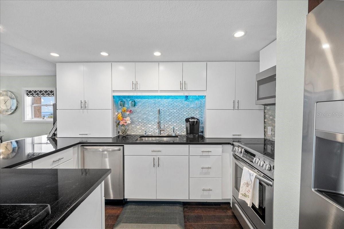 Image 6 of 61 For 1120 Shore Drive Ne 802