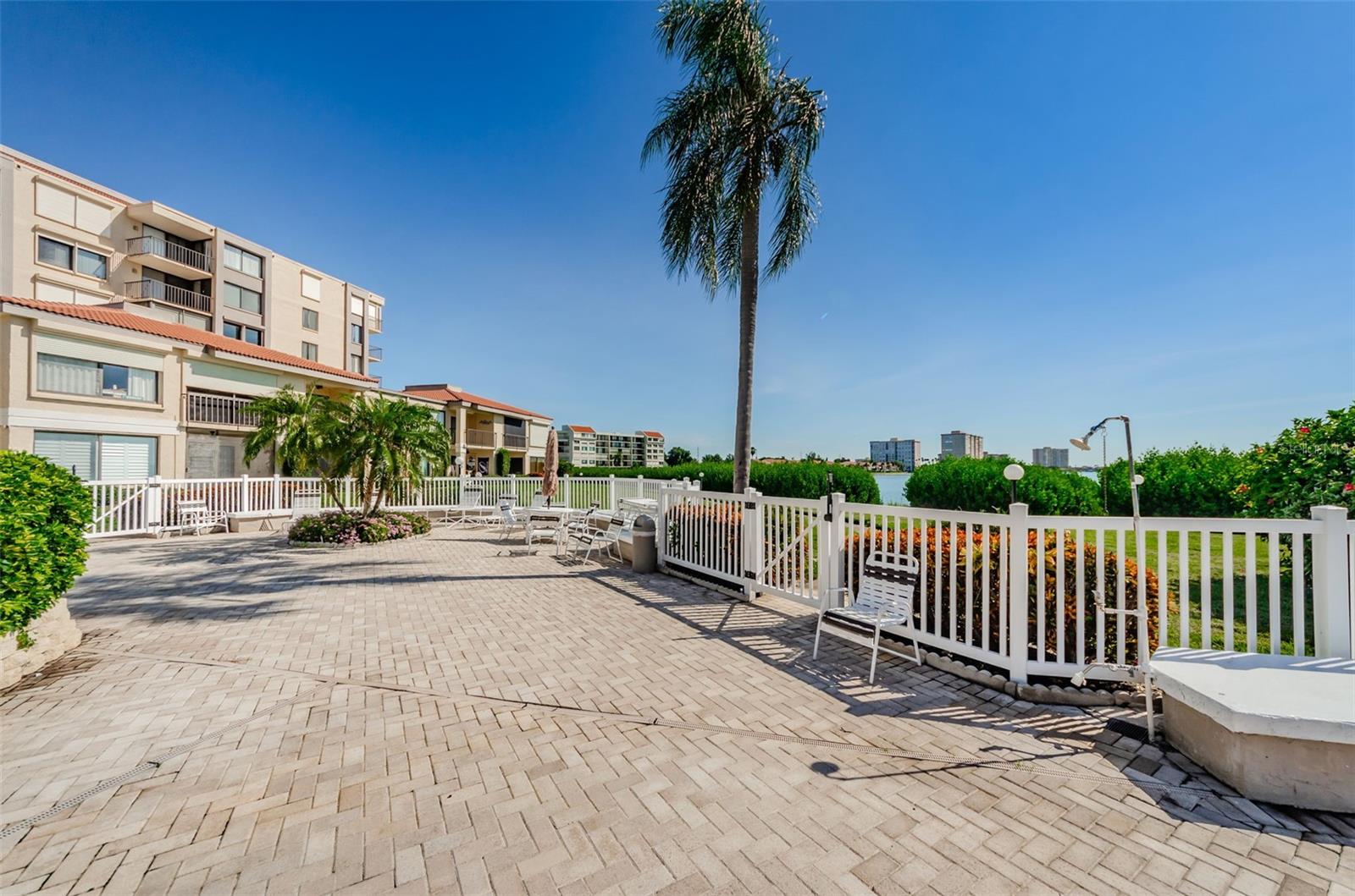 Listing photo id 9 for 6104 Palma Del Mar Boulevard S 605