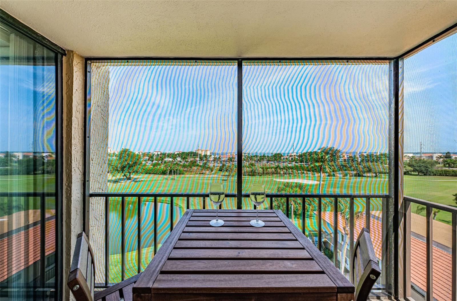 Listing photo id 11 for 6104 Palma Del Mar Boulevard S 605