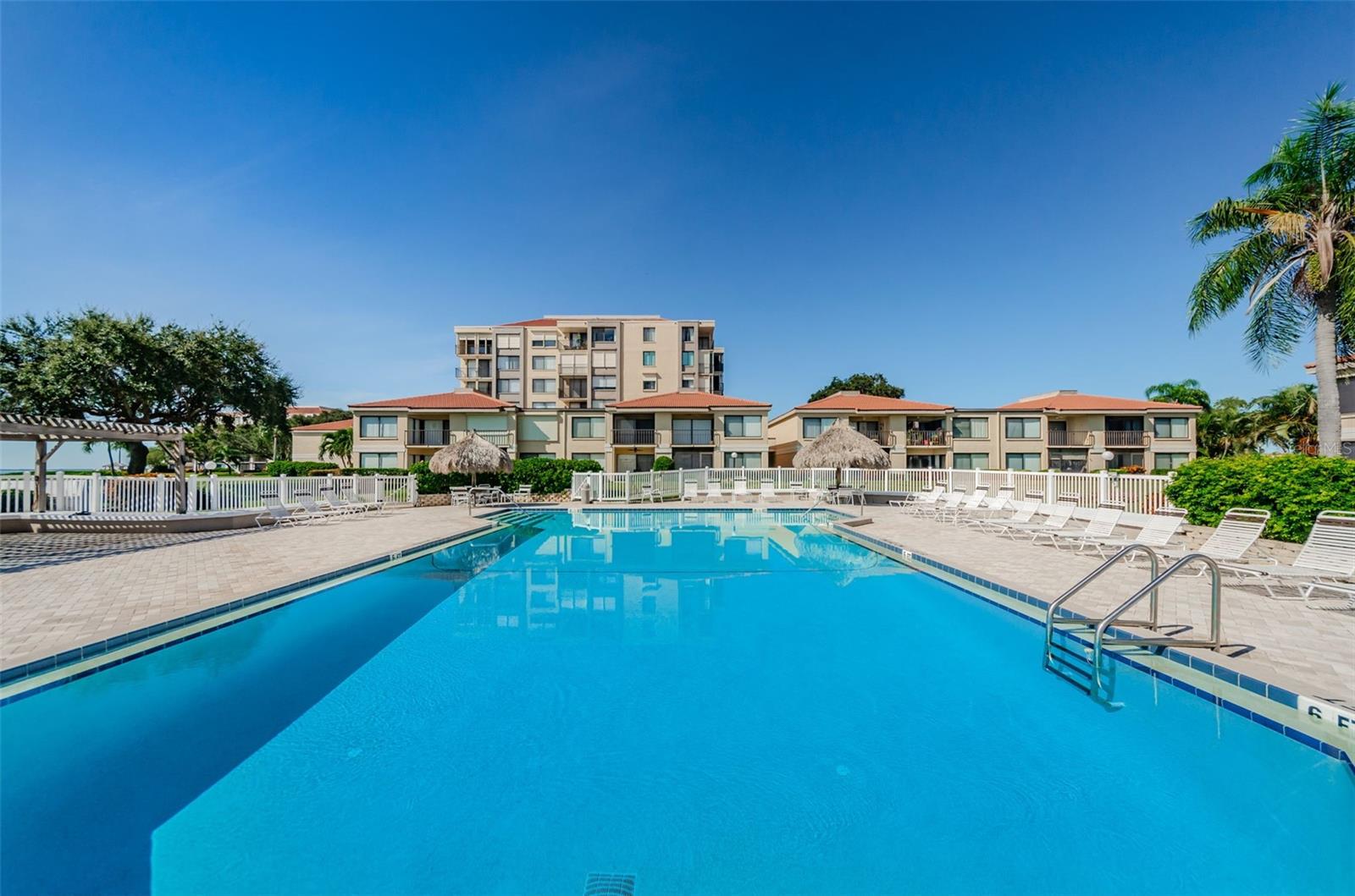 Listing photo id 12 for 6104 Palma Del Mar Boulevard S 605