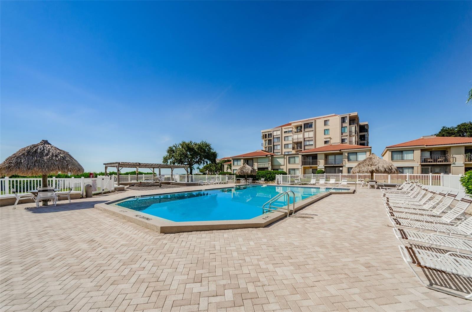 Listing photo id 13 for 6104 Palma Del Mar Boulevard S 605