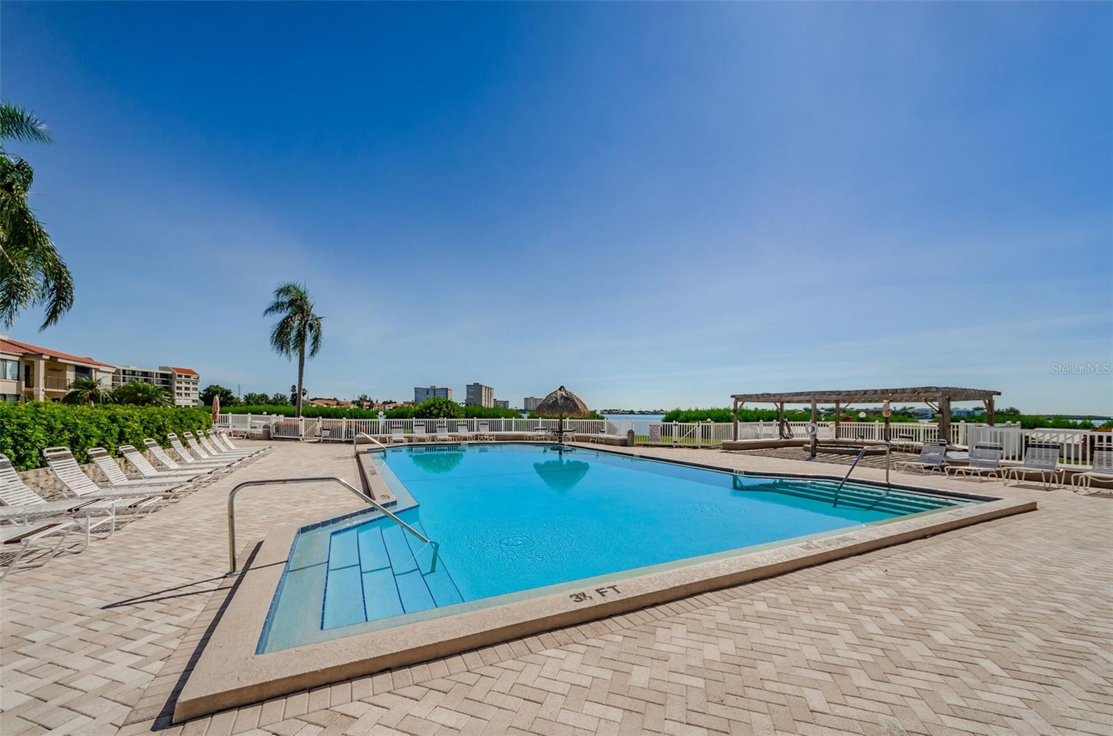 Listing photo id 14 for 6104 Palma Del Mar Boulevard S 605