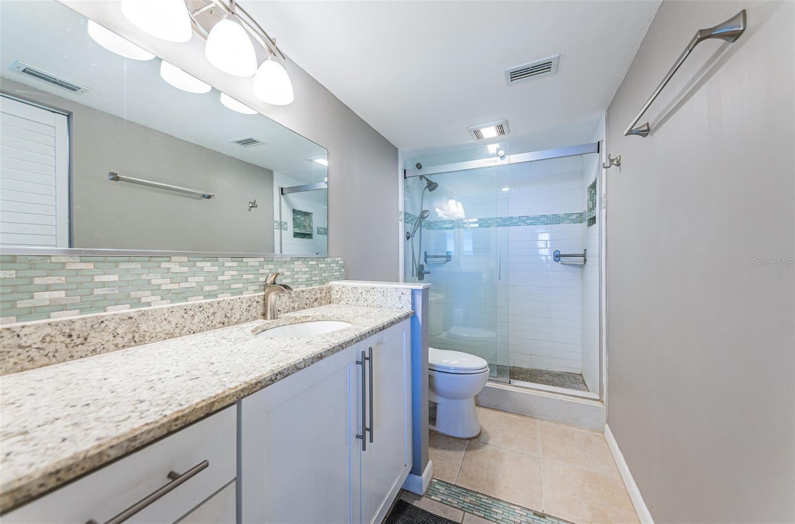 Listing photo id 17 for 6104 Palma Del Mar Boulevard S 605