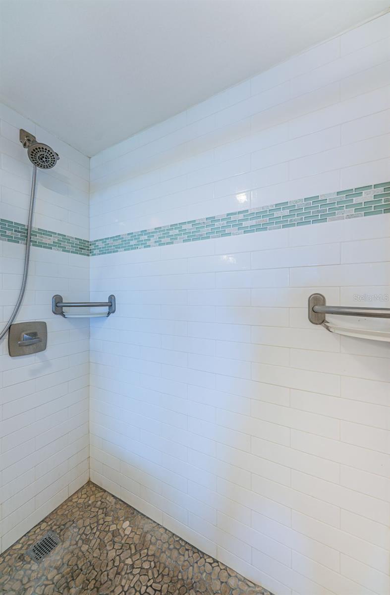 Listing photo id 18 for 6104 Palma Del Mar Boulevard S 605
