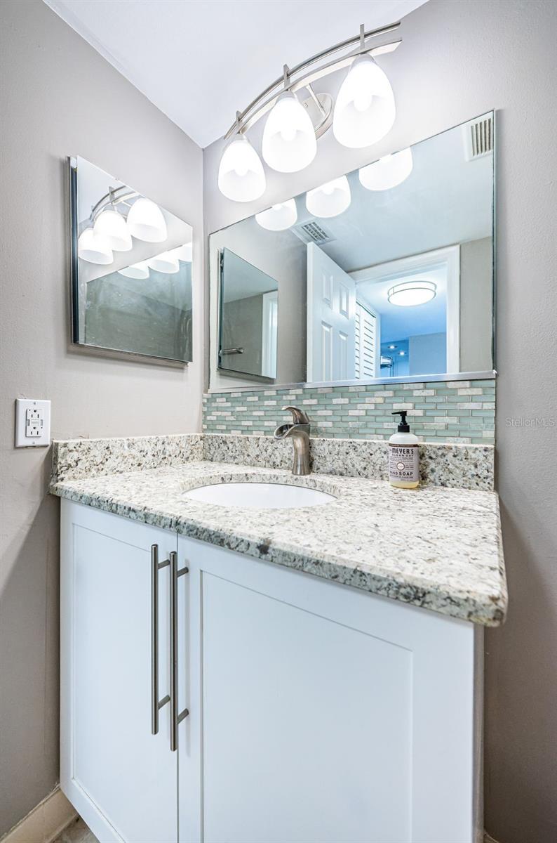 Listing photo id 20 for 6104 Palma Del Mar Boulevard S 605