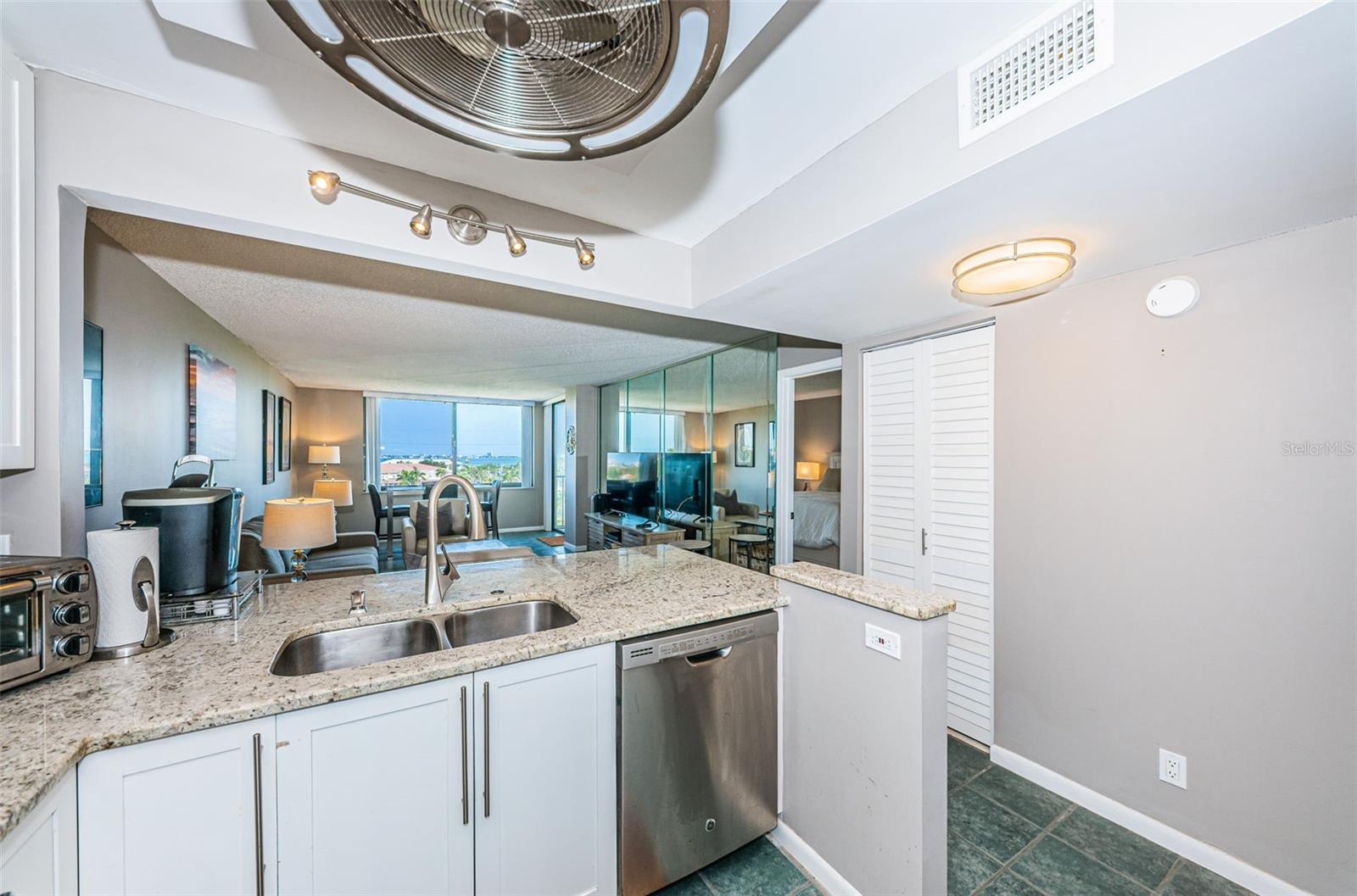 Listing photo id 24 for 6104 Palma Del Mar Boulevard S 605