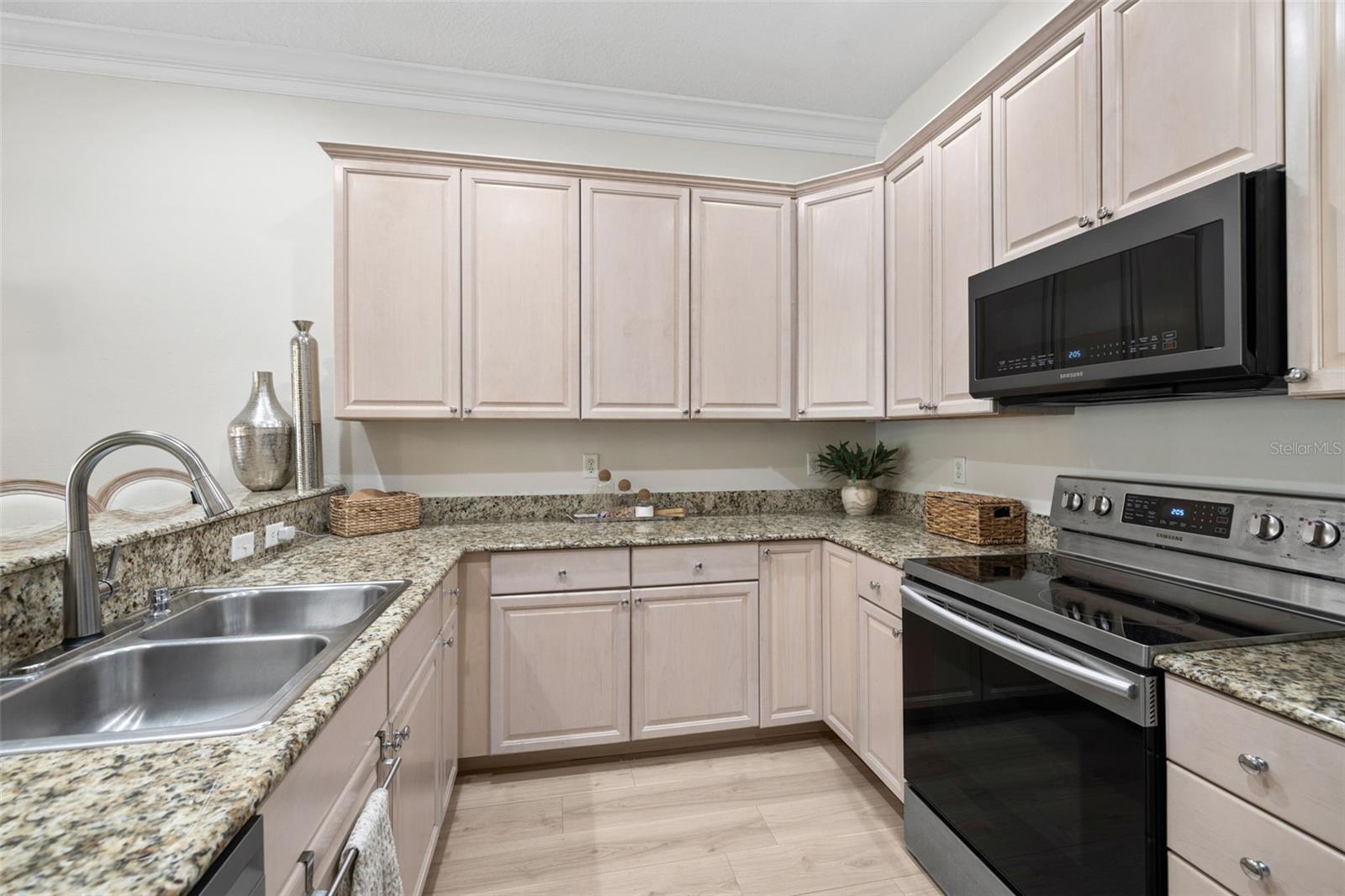 Image 18 of 48 For 3702 Cass Street 5