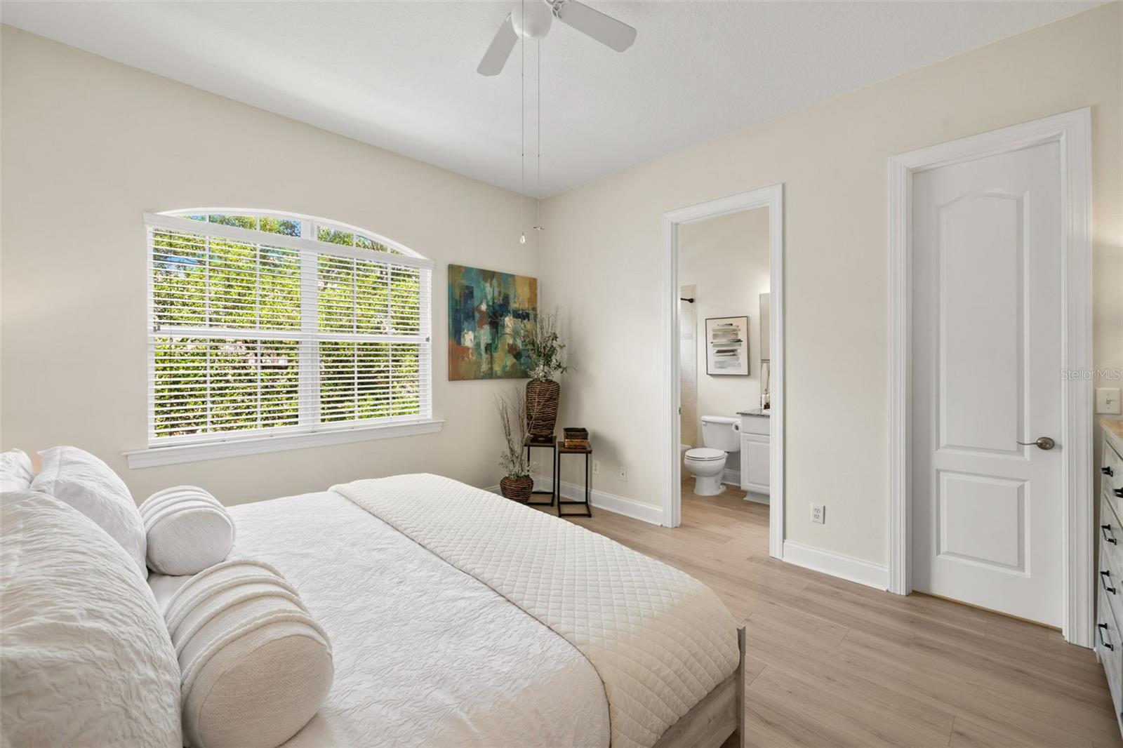 Image 30 of 48 For 3702 Cass Street 5