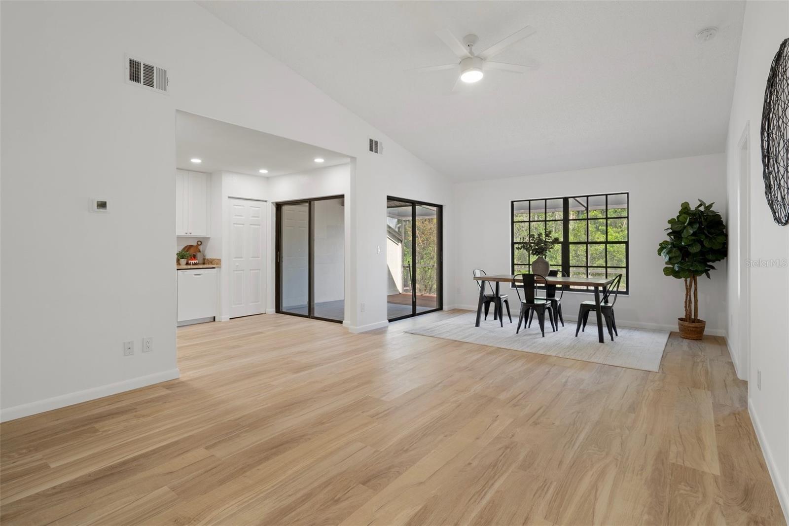 Image 4 of 35 For 3923 Shoreside Circle