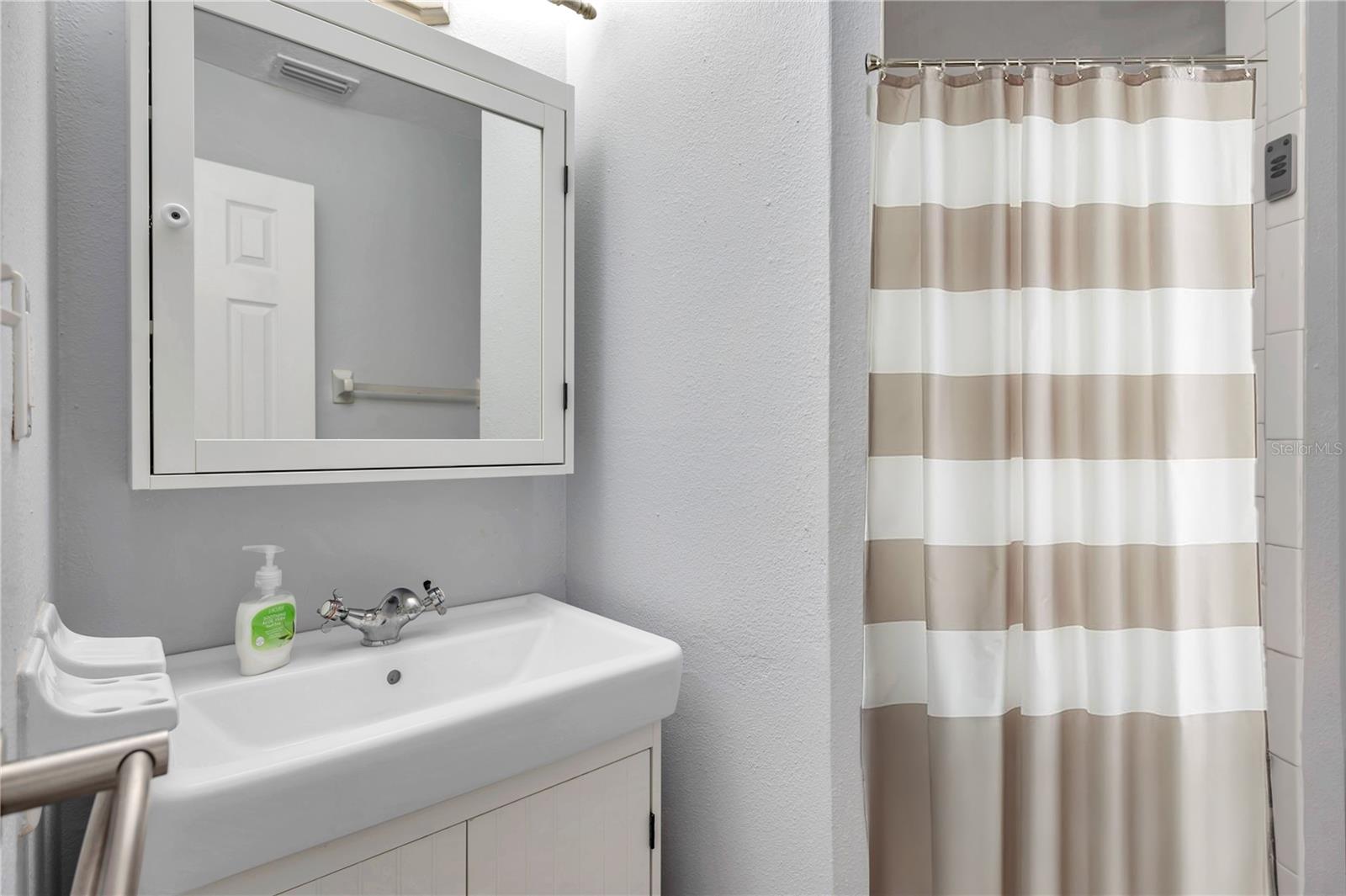 Image 23 of 74 For 5260 Coquina Key Drive Se C