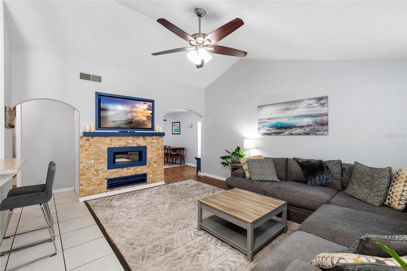 Image 5 of 40 For 2807 Northcote Drive