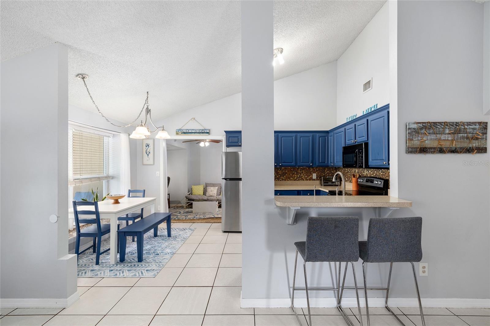 Image 7 of 40 For 2807 Northcote Drive