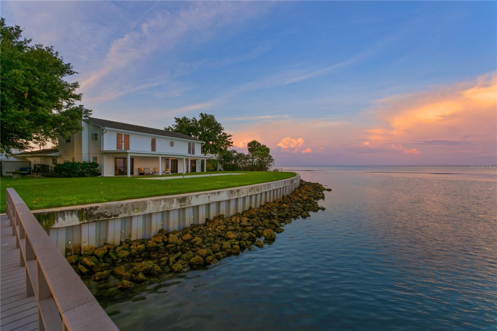 Image 10 of 71 For 218 Colony Point Road S
