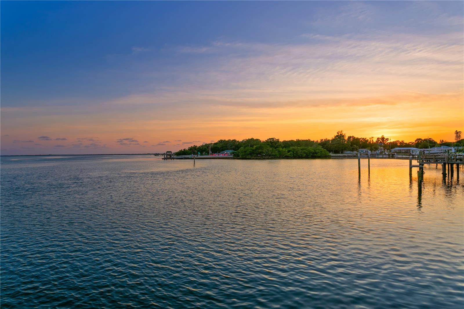 Image 11 of 71 For 218 Colony Point Road S