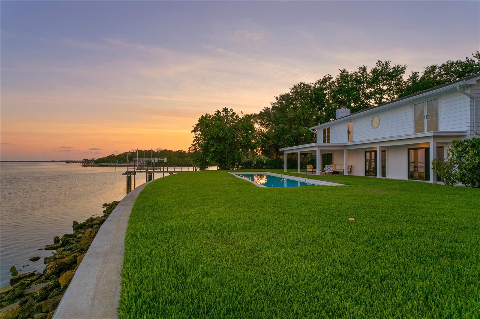Image 13 of 71 For 218 Colony Point Road S