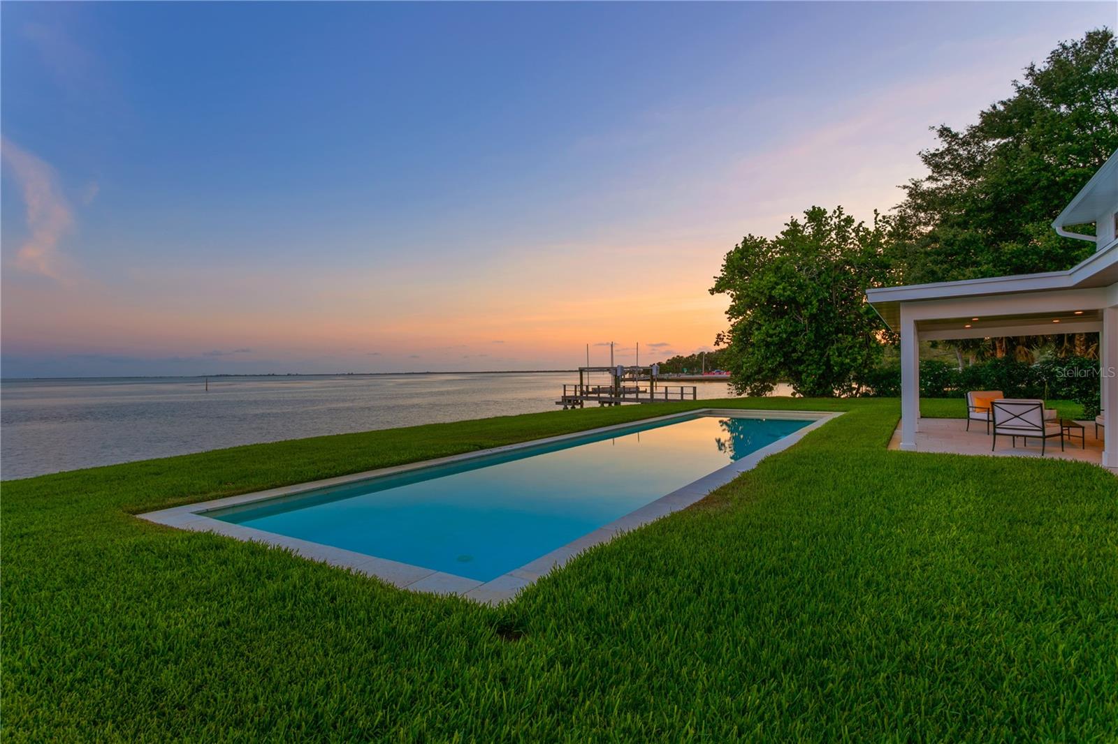 Image 16 of 71 For 218 Colony Point Road S